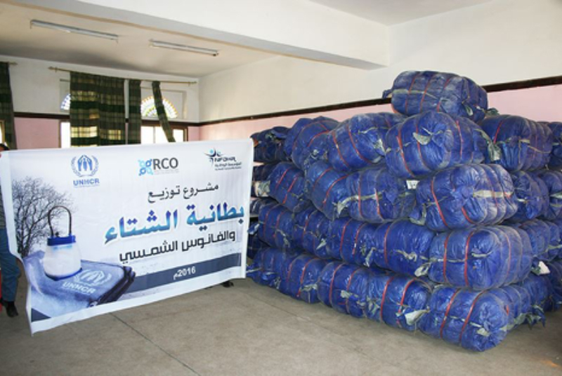 مشروع توزيع بطانية الشتاء والفانوس الشمسي للنازحين المتضررين من الحرب